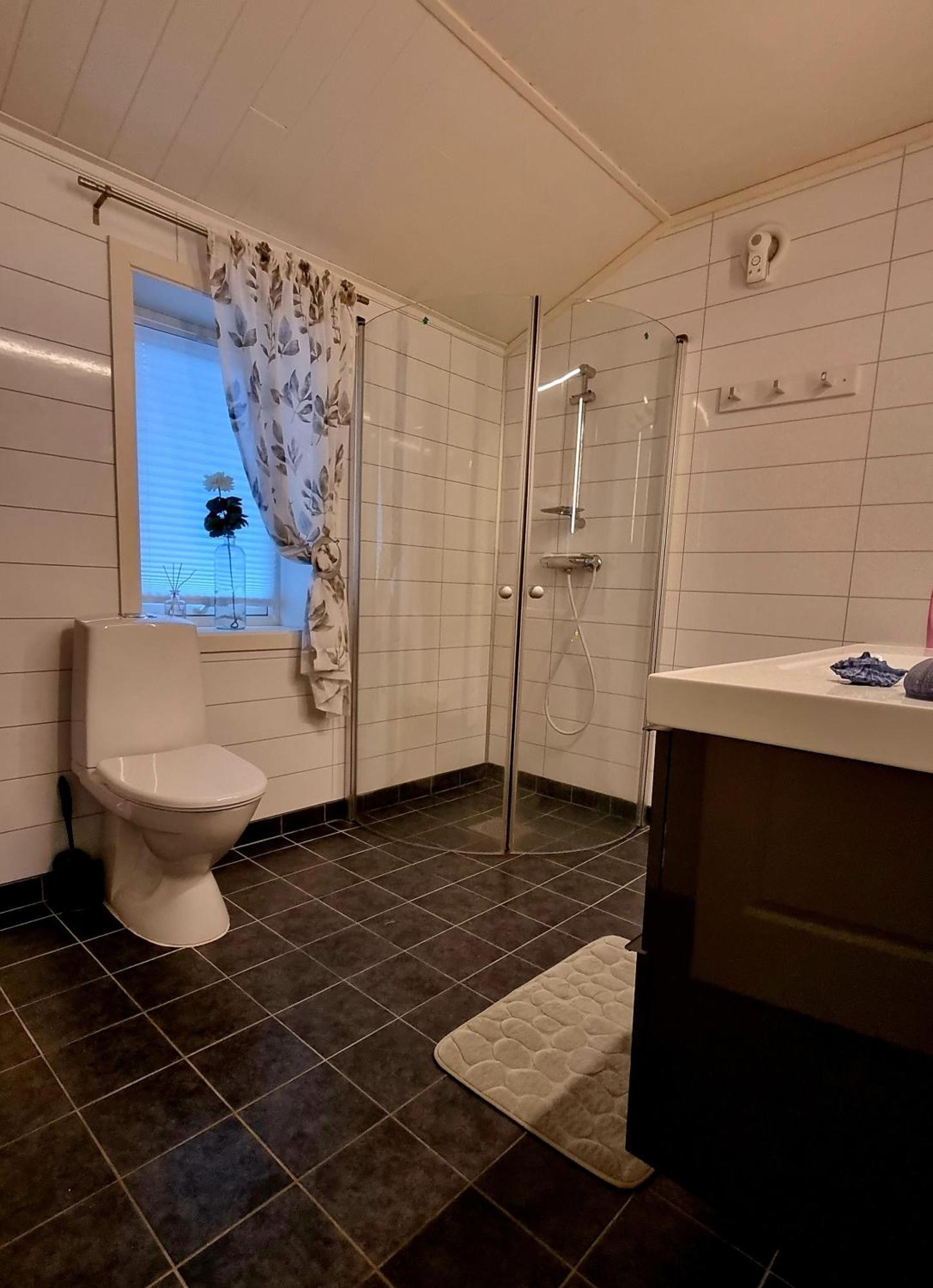 Laukvik Senja Hotel Botnhamn Buitenkant foto